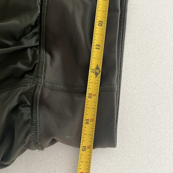 Lululemon workout shorts - Picture 5 of 5